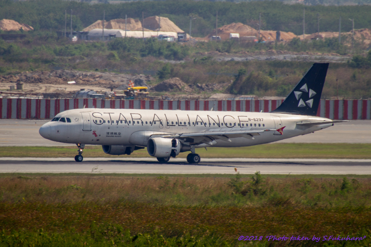 Tga380800's tweet photo. Airline:Shenzhen Airlines
Aircraft:A320-200
Locations:BKK
Date:02/01/2018
Remarks:Star Alliance Livery

#ShenzhenAirlines #深圳航空 #ZH
#Airbus #A320 #A320200
#BKK #SuvarnabhumiInternationalAirport #スワンナプーム国際空港 #VTBS
#飛行機好きな人と繋がりたい #飛行機好きな人 #飛行機写真
#StarAlliance #スターアライアンス