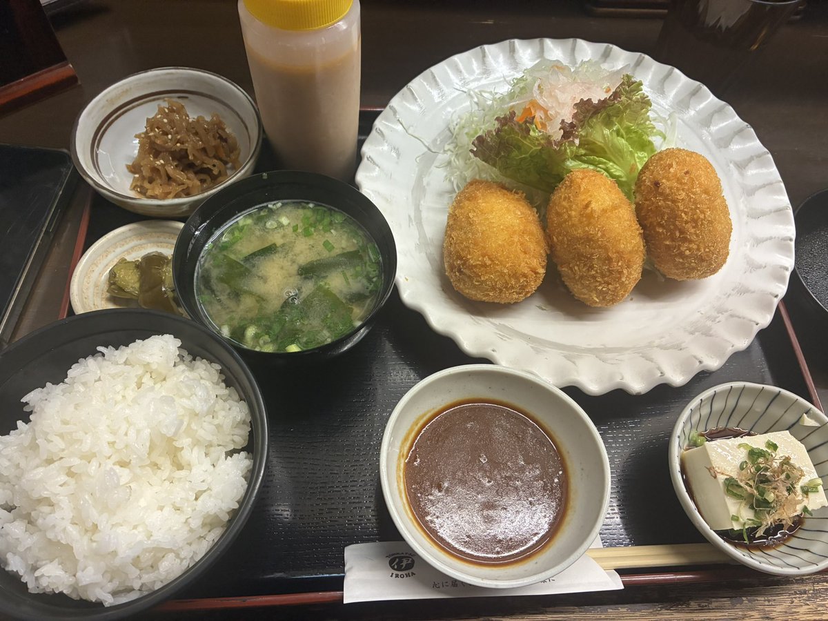 VALERON2120's tweet photo. 近江八幡市　とんかつ屋天乃家
カニクリームコロッケ定食 https://t.co/YbmiP46vRk