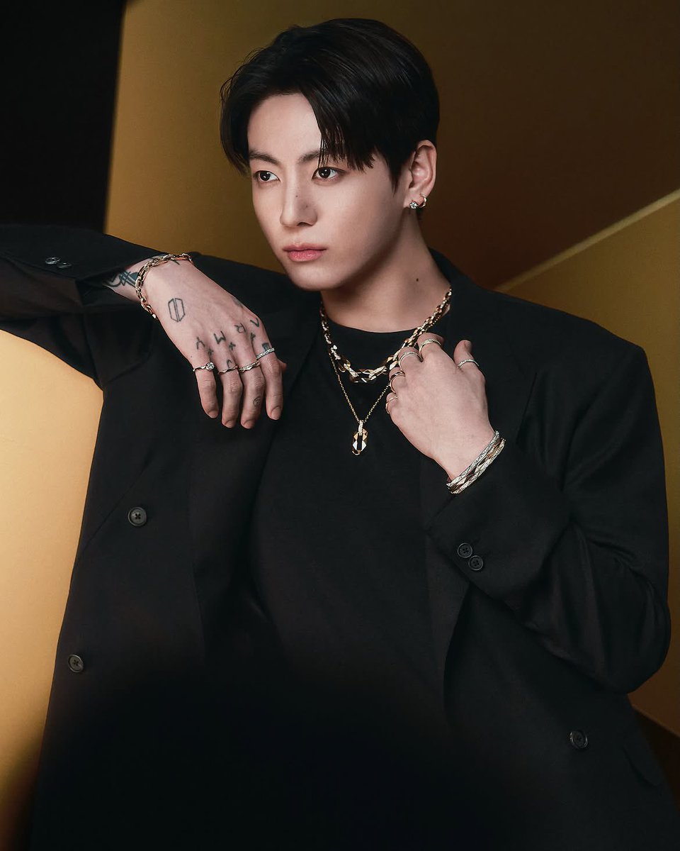_BTSMoments's tweet photo. New Photos of #Jungkook for GRAFF 

(https://t.co/cSsNMVgoD1)
JUNGKOOK FOR GRAFF
#JUNGKOOKXGRAFF https://t.co/xqr1msBN92