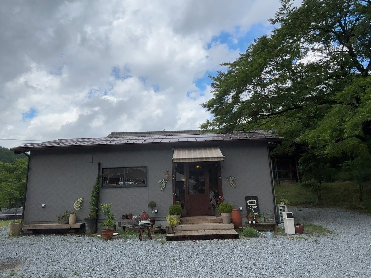 engeki_gifnri's tweet photo. 置きチラシの御礼③

3店舗目『グルマンディーズ』さん
グルマンディーズさんは本巣市にある焼き菓子屋さんです✨
サクッとしたエクレアと滑らかなプリンがおすすめです‼️
是非お立ち寄りください‼️ https://t.co/8qKmEtL3UK