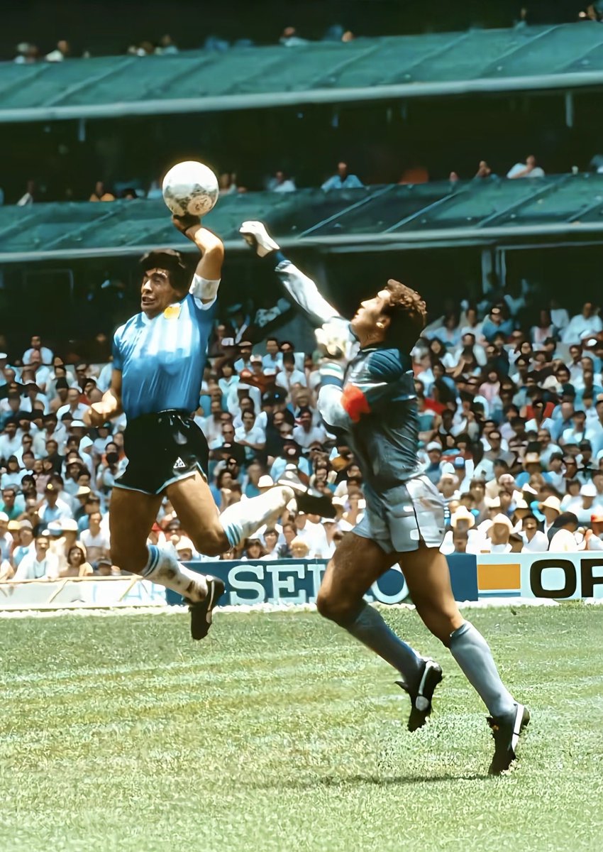 ddyj296616's tweet photo. @FIFAWorldCup Argentinians are like this; bribing referees can be traced back to this picture. https://t.co/dr5pRym8P9