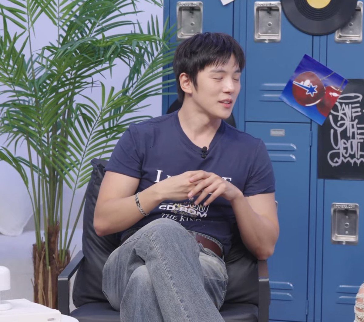 MMZG8D8's tweet photo. หุ่นกัปตันเมกาหน้าตาโปเชโกะ https://t.co/DeXMs0hK8b