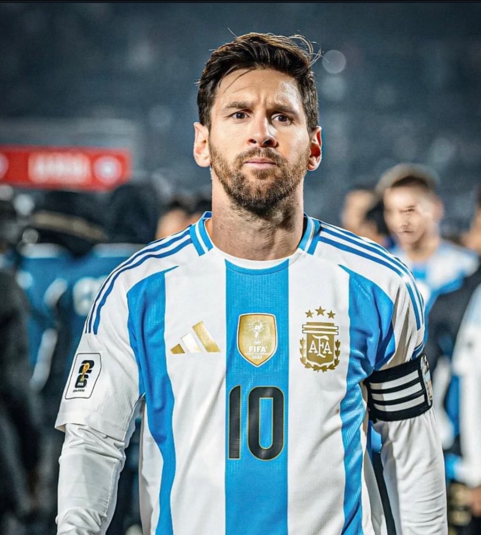 Rmadonyfc_'s tweet photo. Every fanbase finally calling out Messi for the fraud he is…

Only Barcelona and Argentina fans think Messi is the GOAT.

The rest are his PR team, Infantino, Fabrizio Romano, GOAL dot com, and few irrelevant footballers who hate Ronaldo cuz he owned them in their prime. https://t.co/9m421iJzMs