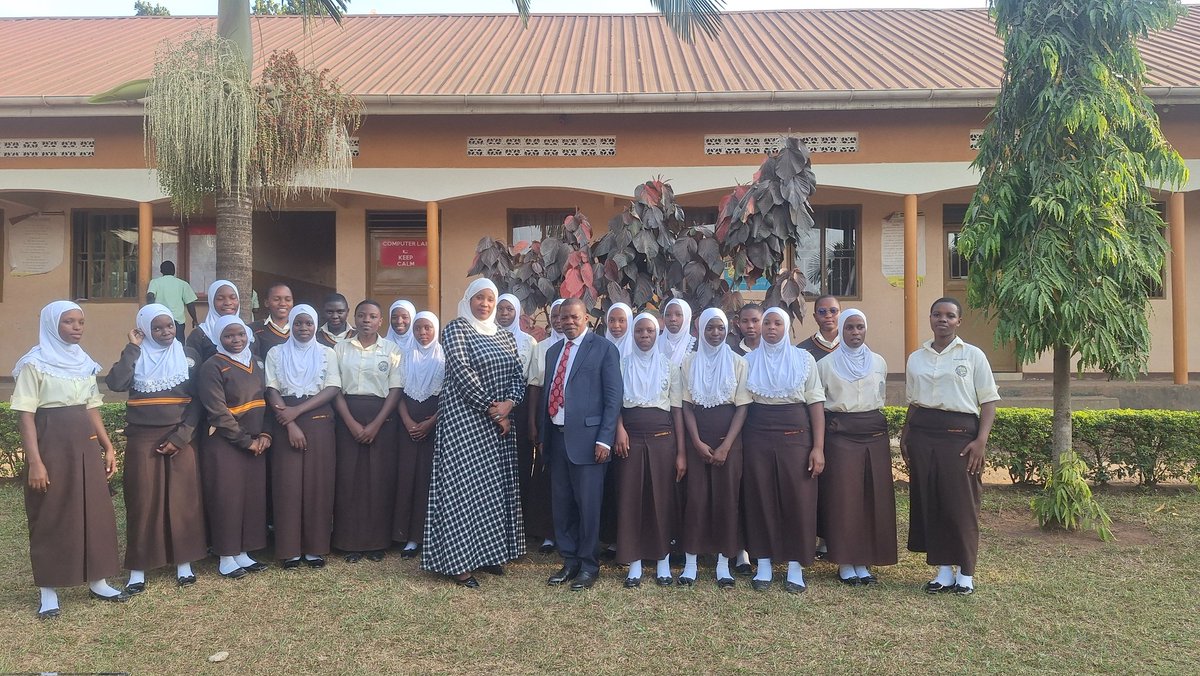 SsenyonjoMosesk's tweet photo. I extend my heartfelt appreciation to Amity SS Nansana for conceiving &amp; successfully implementing such a impactful mentorship program. As a patron of S5 &amp; S6, the opportunity to deliver a career, guidance &amp; counselling talk was both fulfilling &amp; inspiring. https://t.co/cQo8xaDDxc