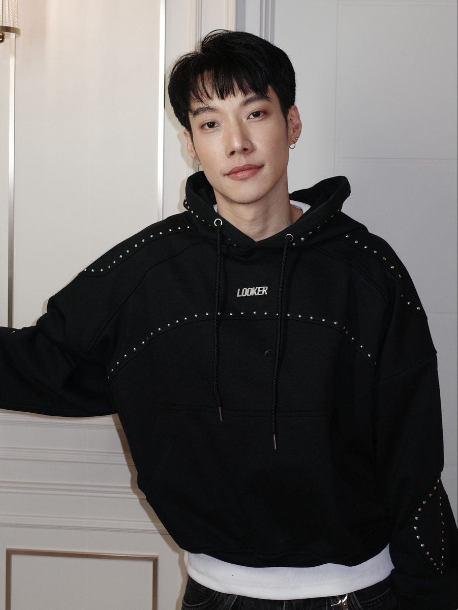 AongJaePark's tweet photo. กลิ่นดอกไม้จะติดมือผู้ให้เสมอ🌹🌻 https://t.co/wbsnqzfGmF