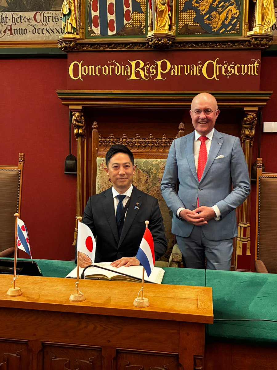 cdkfryslan's tweet photo. Besite fan delegaasje út Japan ûnder lieding fan de gouverneur fan de prefektuur Akita en de boargemaster fan de stêd Akita. De delegaasje mei Japanske bestjoerders en ûndernimmers binne op útnûging fan #FibreMax út De Jouwer op besite yn Nederlân. Arigato gozaimasu 🇯🇵 https://t.co/j0rkL2aYO2