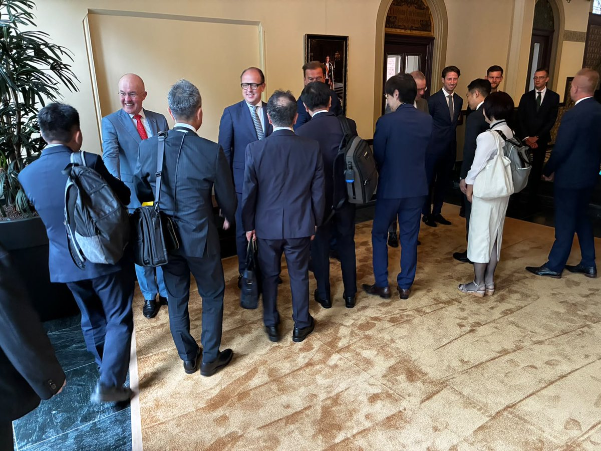 cdkfryslan's tweet photo. Besite fan delegaasje út Japan ûnder lieding fan de gouverneur fan de prefektuur Akita en de boargemaster fan de stêd Akita. De delegaasje mei Japanske bestjoerders en ûndernimmers binne op útnûging fan #FibreMax út De Jouwer op besite yn Nederlân. Arigato gozaimasu 🇯🇵 https://t.co/j0rkL2aYO2