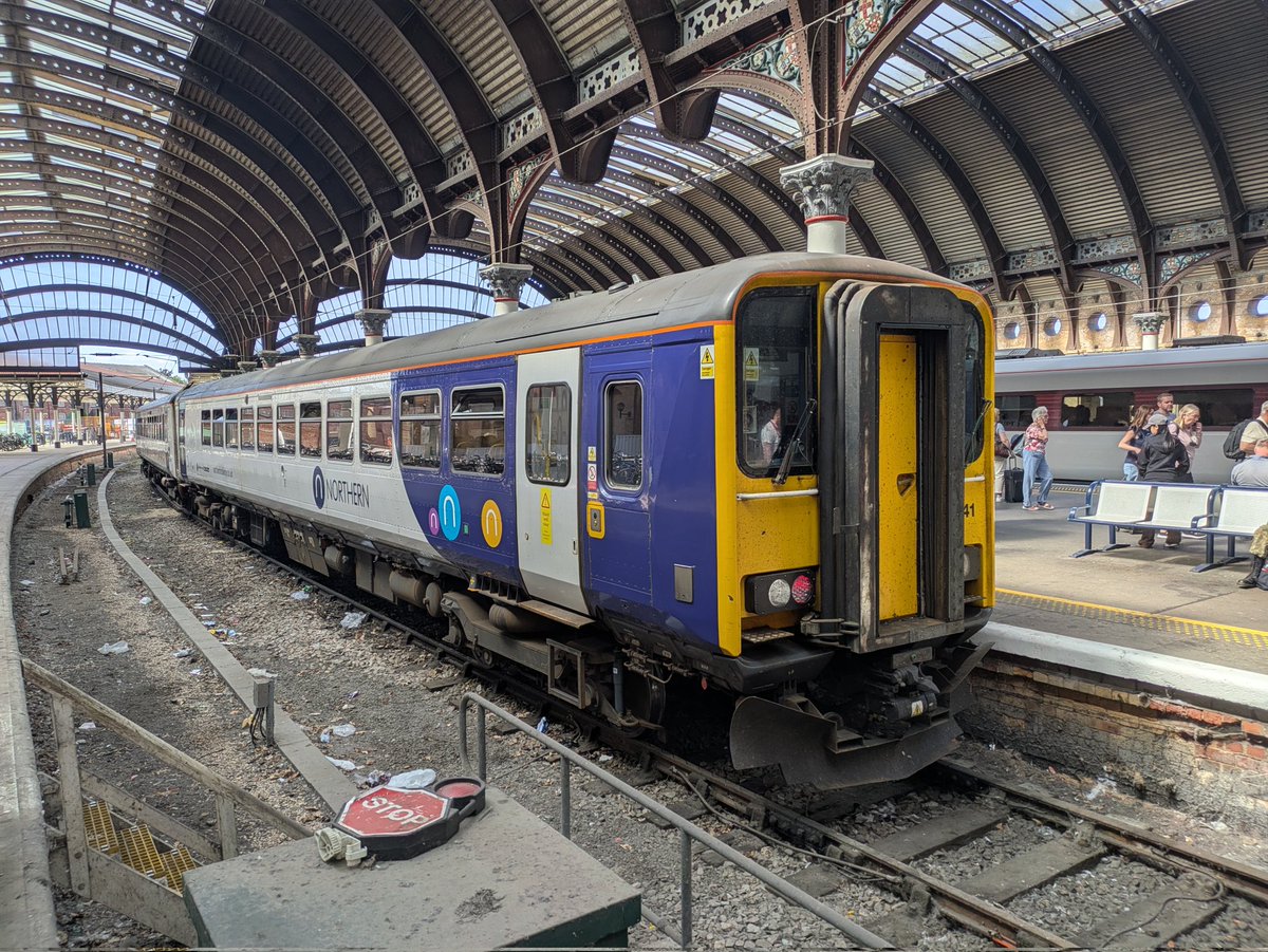 SteelCityDog_'s tweet photo. And the next leg of my journey... Is an amendment to my original plan. 170453 drops me into Hull.
2R04 Scarborough to York via Hull draws in with some rarer Mega Traction... 155341 π
She's taking me on my next leg from Hull to wherever the wind is taking me. #NorthernExplorer https://t.co/YqgylueoVv