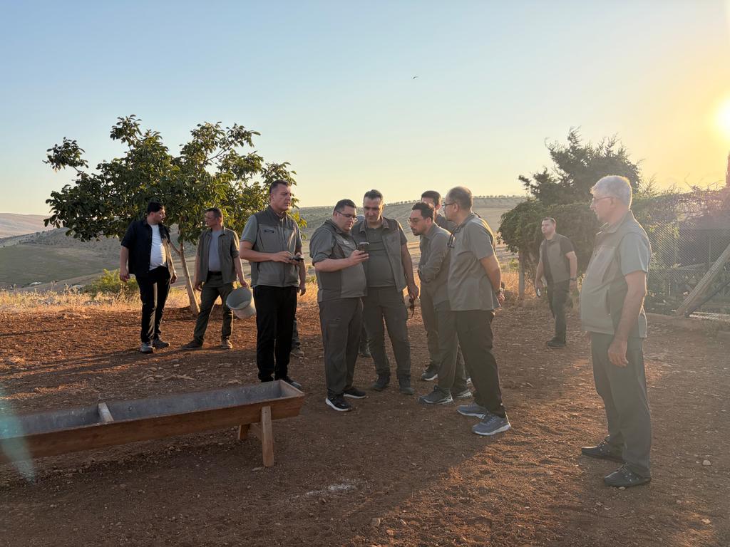 ADANADKMP7's tweet photo. Genel Müdür Yardımcımız Sayın Paşa Enver BAYSA ve Yaban Hayvanı Üretimi ve Rehabilitasyonu Şube Müdürü Vural MUTİŞ, Hatay ilimizde bir dizi ziyaret ve incelemede bulundu. https://t.co/7KxkBw2sSA