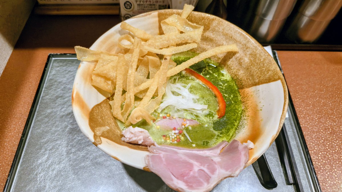 nyappudennka's tweet photo. ラーメン2杯目
期間限定の抹茶ラーメン https://t.co/6TxgPDtJAo