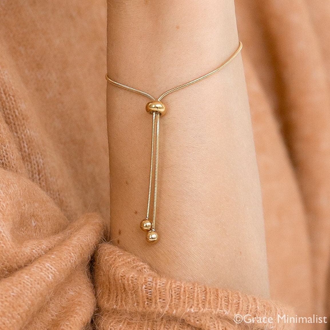 Lydia_Mybrary's tweet photo. Stacking dreams? ✨ Our Dainty Herringbone Bracelet in gold is the minimalist must-have! Adjustable, sleek, and the perfect gift for her 💛 Ready to shine? Click here for details or to snag yours: https://t.co/iVg54mxpBg https://t.co/fPiFNY70m2