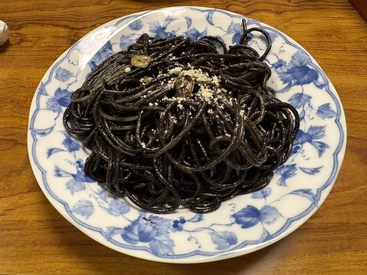 anchan373's tweet photo. 初の無印のイカスミパスタ https://t.co/63Ddz4IN1v