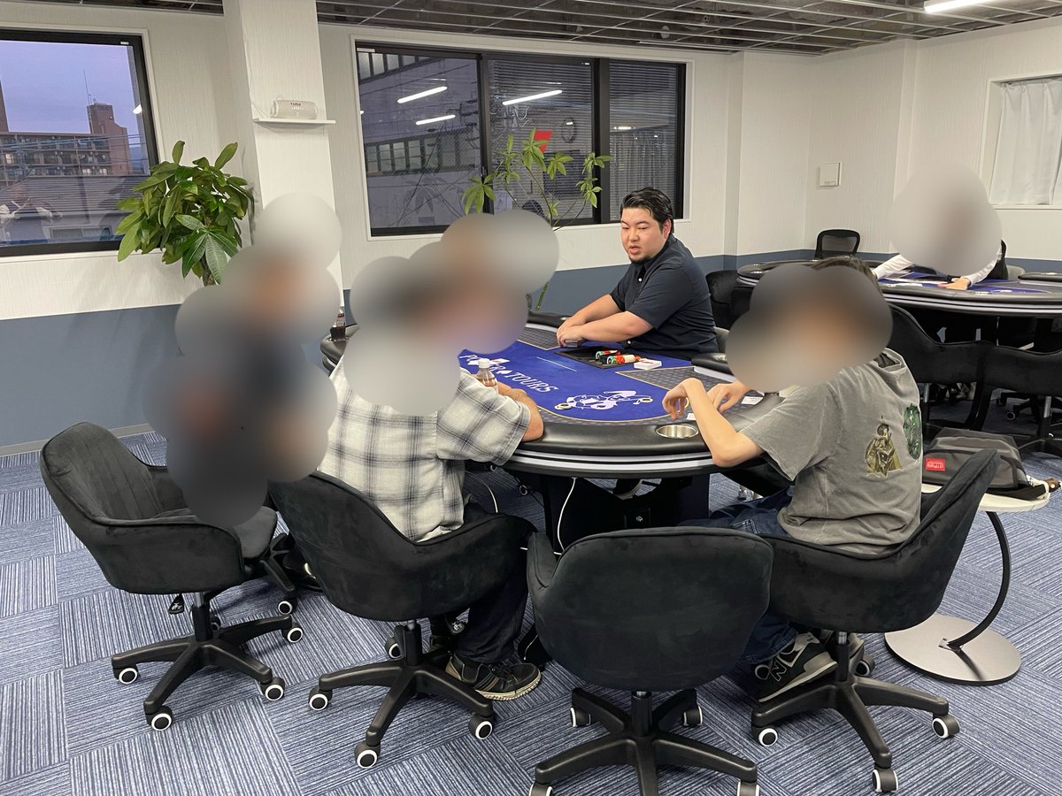 pokertoursjp's tweet photo. 【ポーカーツアーズ】

スーパーリングが4人で始まりました！
リングコイン100BBで2400円のお得な日🉐

24:00までなので皆様のお越しをお待ちしています。

#ポーカー
#poker
#ポーカーツアーズ https://t.co/yKEPeFLaIC