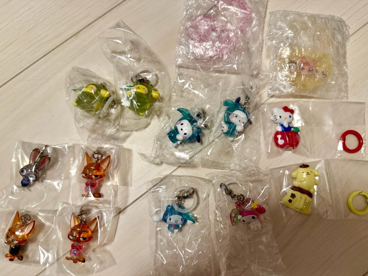 __and_K's tweet photo. ヨッシー 緑 求 交換 めじるしアクセサリー ガチャ

譲：サンリオけろけろパーティ　サンリオキーリングハンガー

求：ヨッシー緑　水色 ピンク 

郵送交換希望📮または15日新宿での手渡し

#ガチャ交換 #ヨッシーガチャ #めじるしアクセサリー https://t.co/1lSstuZ2RO