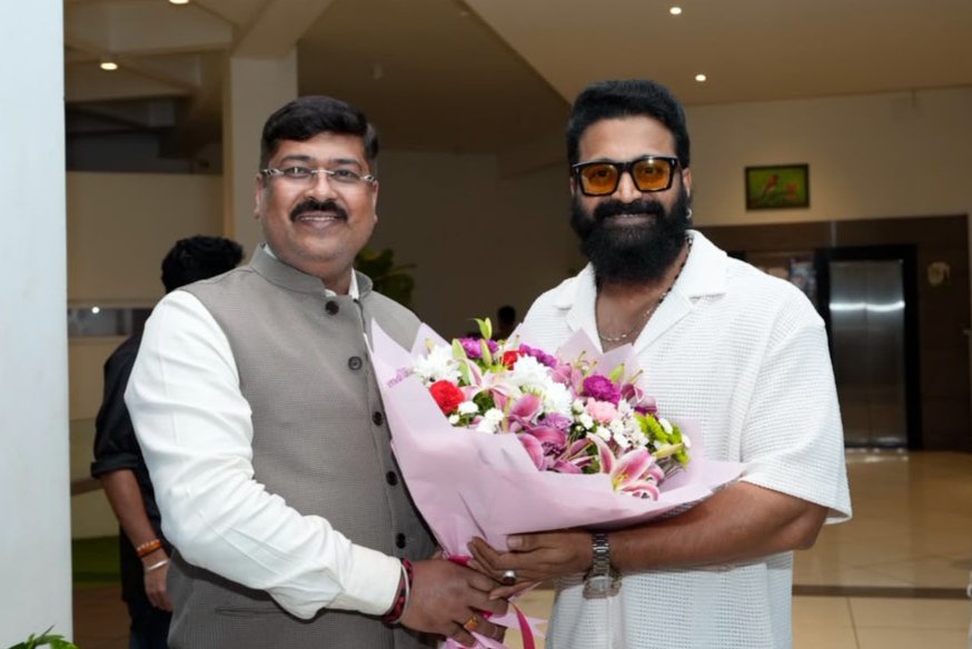 choudhryrahul's tweet photo. Met the famous actor  @shetty_rishab on his Birthday and wished him well. https://t.co/MIdFn5LLLo