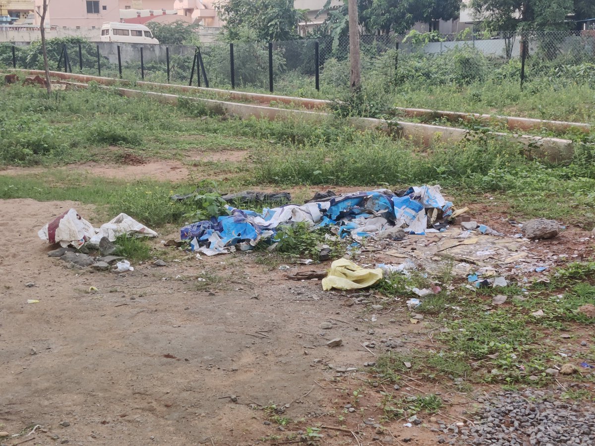 ganesh0702's tweet photo. @gvmcommissioner @ncbn @AndhraPradeshCM @PawanKalyan the park is not maintained, inspite of informing the GVMC ZONE 8, no action is initiated, we observed 2 snakes in the park yesterday, dangerous as children play https://t.co/YbLYhsoGYV