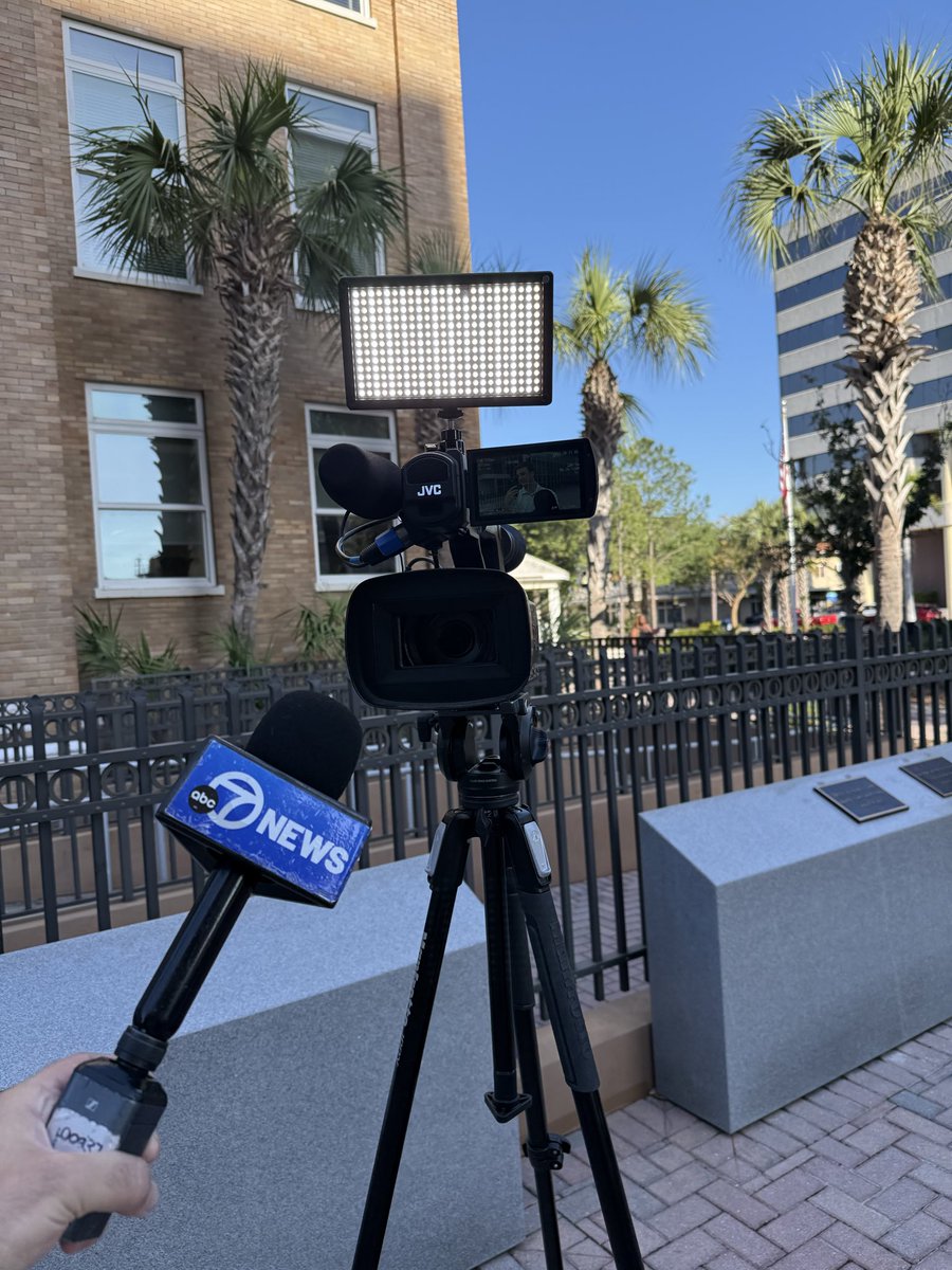 Davissuppeswwsb's tweet photo. Hello! This is my official ABC7/WWSB Facebook page where I’ll be sharing some of my stories, behind the scenes, and some fun clips along the way! Check out the links in my bio for more of my stories and pages! 
https://t.co/iZ0ihCj9Pc 

#morninganchor #sarasotaflorida #localnews https://t.co/iBK7jBk1KT