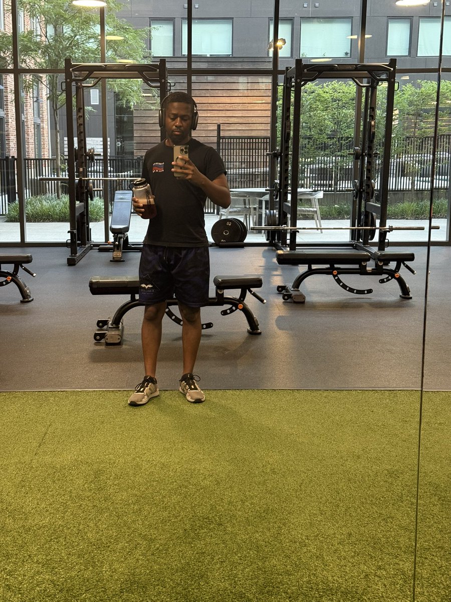 DJMEECHIE's tweet photo. The rooms are getting bigger because I did too. https://t.co/etWhGwYMmt