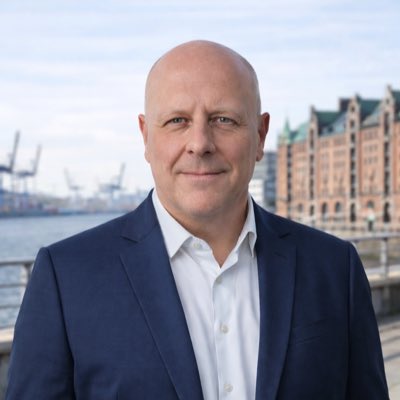rafael79's tweet photo. #NeuesProfilbild
#Hamburg #HamburgHafen #Speicherstadt #HamburgPort #Werft #Rheinmetall #blohmundvoss #KNDS #TKMS #Atlas #TorZurWelt #Elbe https://t.co/qbrywFpyQr