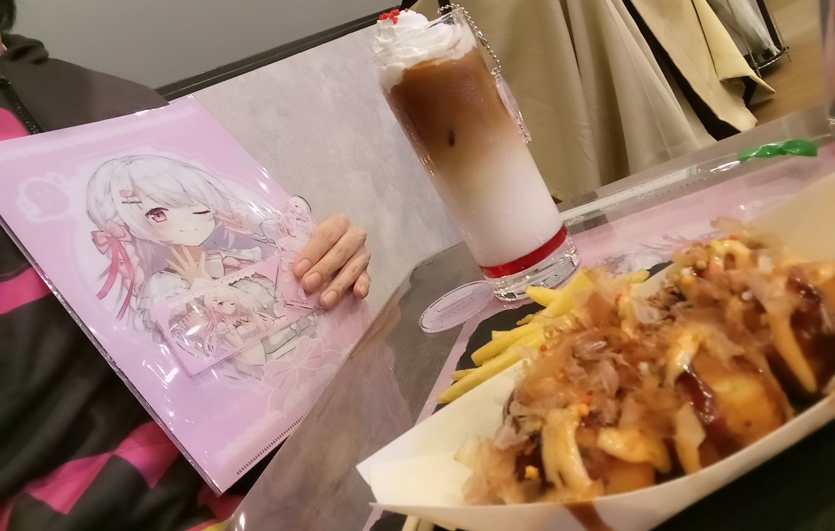 deisuipanda's tweet photo. しぃしぃコラボカフェ行ってきたよ〜
今回のしぃしぃもめっちゃ可愛いくてグッズいっぱい買っちゃった!!
たこ焼きとカフェラテも美味しいし、何より今回はしぃしぃ確定で貰えるのとてもありがたい…
またコラボカフェ待ってます!!
#にじandGALLERY  
#ゴリスナー https://t.co/5V0tuJejY8