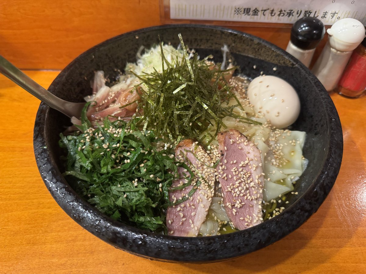 wakiuchukarn0's tweet photo. 上北沢駅の「はな田」
夏季限定メニューのこれを食べるためだけに俺は毎年上北沢へ行く

M-1今年は決勝へ。とワンタンをサービス。
芸人ってバレて嬉しくて
サインとか言われるかなと思ってゆっくり歩いて目を合わせてしっかりめの馳走様でしたをしていつも通り店でれた。

一応今もゆっくり歩いてる https://t.co/UZSoonbHR3