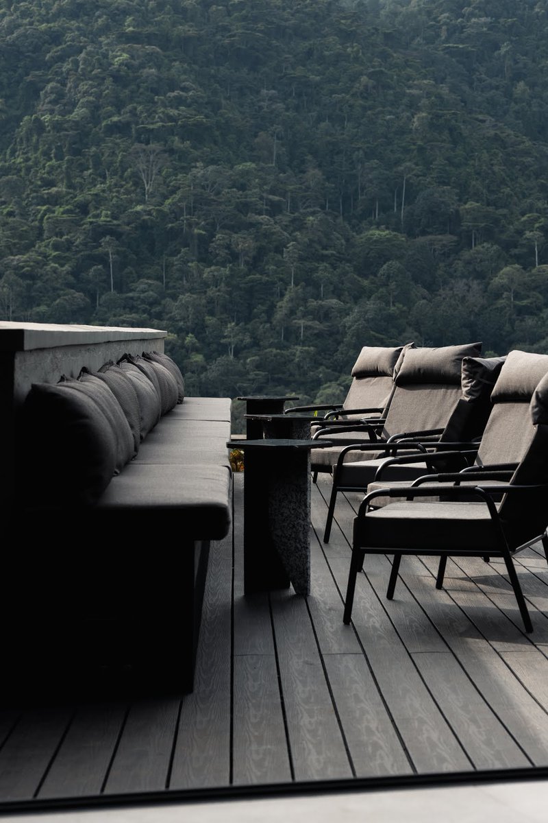 d_mukungu's tweet photo. Ultra-Luxury Gorilla Encounter 🦍

UGX 21,000,000 Couple
4 Days · 3 Nights

Inclusive:
3 Nights at Silverback Lodge 
Gorilla Trekking Permits 
Transfers
Bookings: +256 759 046262 https://t.co/5dhBhnf2Jw