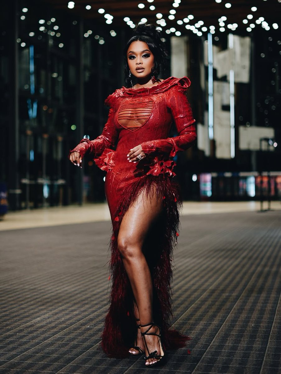 FikileVezi's tweet photo. Happy Wednesday Fam 💓 @Leratokganyago @desireelanka @WilliamSkhosan9 @HendriccahM @chaba_charles we are within 📻🔥 

#TML https://t.co/LENFm5XMNv