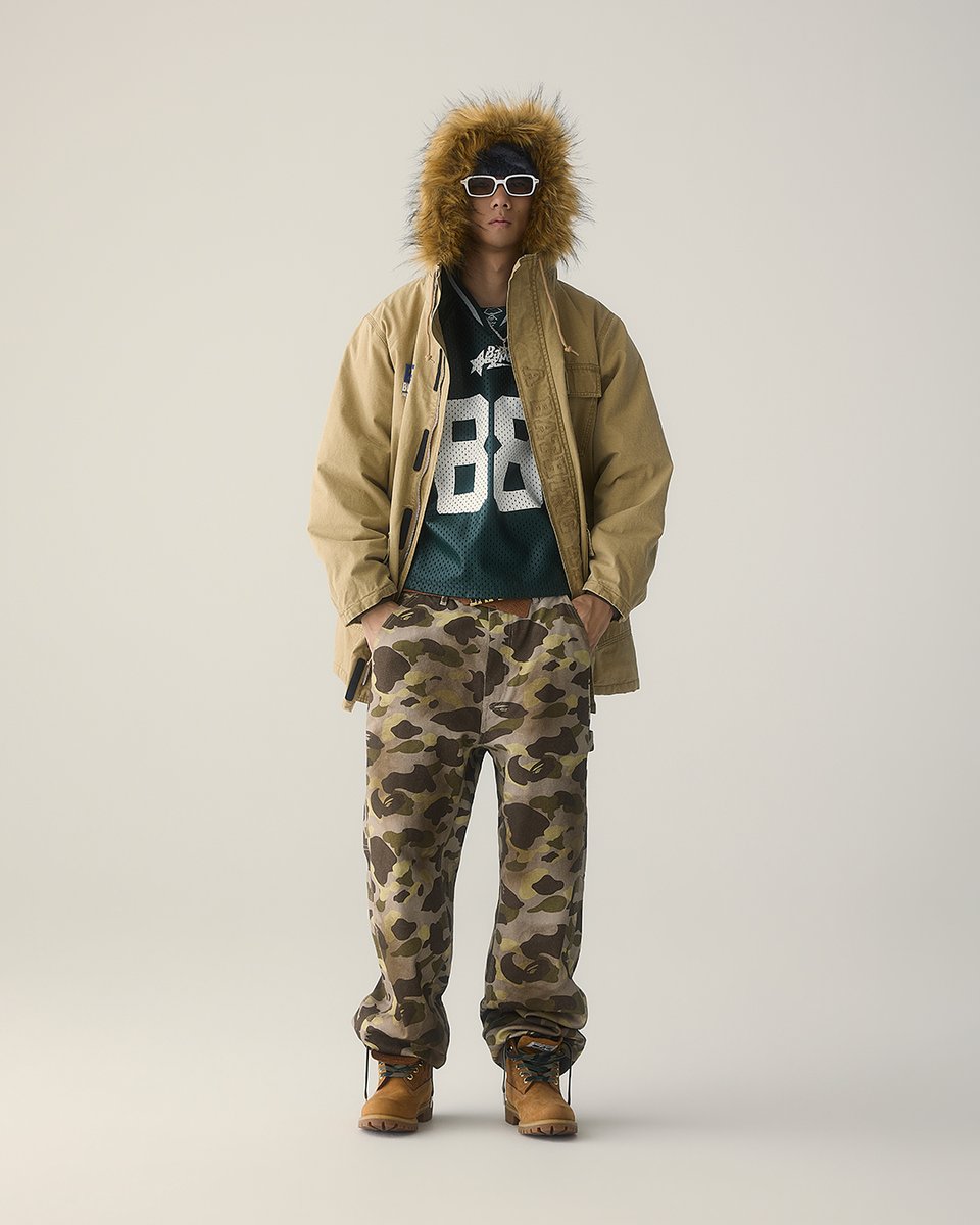 BAPEOFFICIAL's tweet photo. The All-American Sports Fused BAPE® FW26

Drawing inspiration from classic American collegiate sports and arena traditions, the FW26 collection blends bold team graphics with technical fabrics to create a versatile aesthetic with a commanding street presence

Available now at BAPE STORE® and https://t.co/IBXRBlilL2.

#ABATHINGAPE #BAPE #BAPEFW26