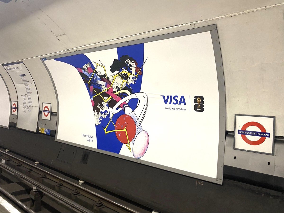 nori_okawa's tweet photo. イギリスのデカい駅で俺の絵が！！嬉しい！良い絵だ！ https://t.co/WaTb4I3wbF