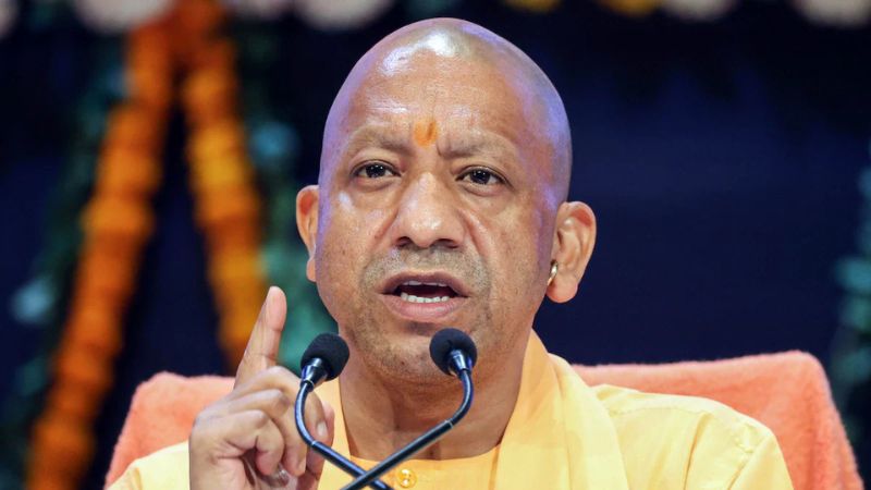 OpIndia_in's tweet photo. मुख्यमंत्री योगी ने चित्रकुट को की ₹951 करोड़ की सौगात दी है। CM योगी बोले- शस्त्र और शास्त्र का केंद्र बनेगा चित्रकूट

विपक्षियों पर निशाना साधते हुए कहा कि पिछली सरकारें कुछ नहीं कर पाई विकास के नाम पर.... वरना अब तक ये अयोध्या, काशी, प्रयागराज की तरह चमक रहा होता

चित्रकूट से बोले CM योगी