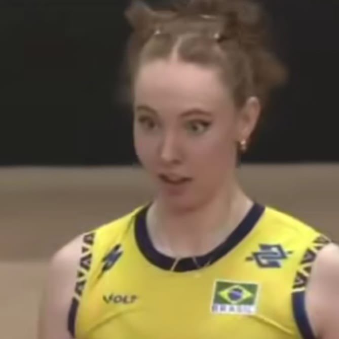 xdemario's tweet photo. olha, confesso q o Zé me surpreendeu com a titularidade da Helena, geralmente o velho é tão cabeça dura q msm que a novinhas surpreendam ele não dá chances… 
#VoleiNoSporTV #VNLnaGETV #VNL2026 https://t.co/XpiWlu0rIP