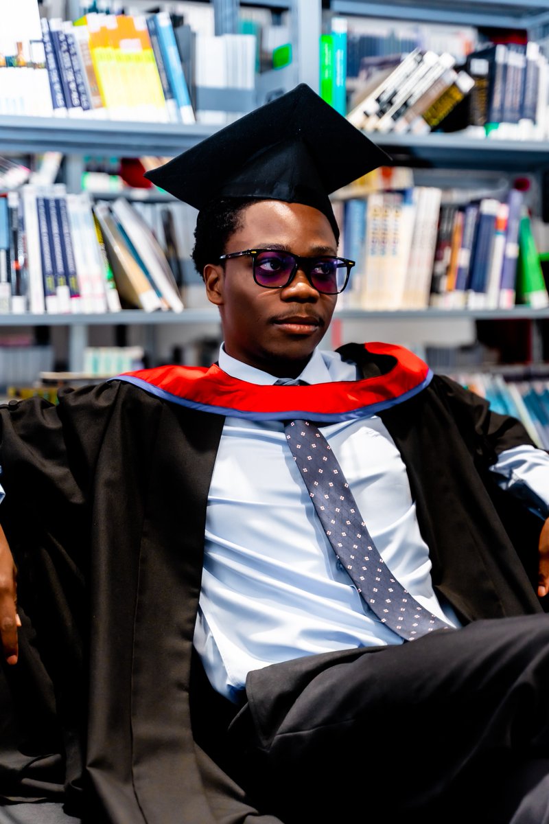 kokothegalactic's tweet photo. First Class Honours, BSc Cybersecurity and Digital Forensics 
👨🏾‍🎓🤏🏾❤️ https://t.co/Y3eFFwIGq0