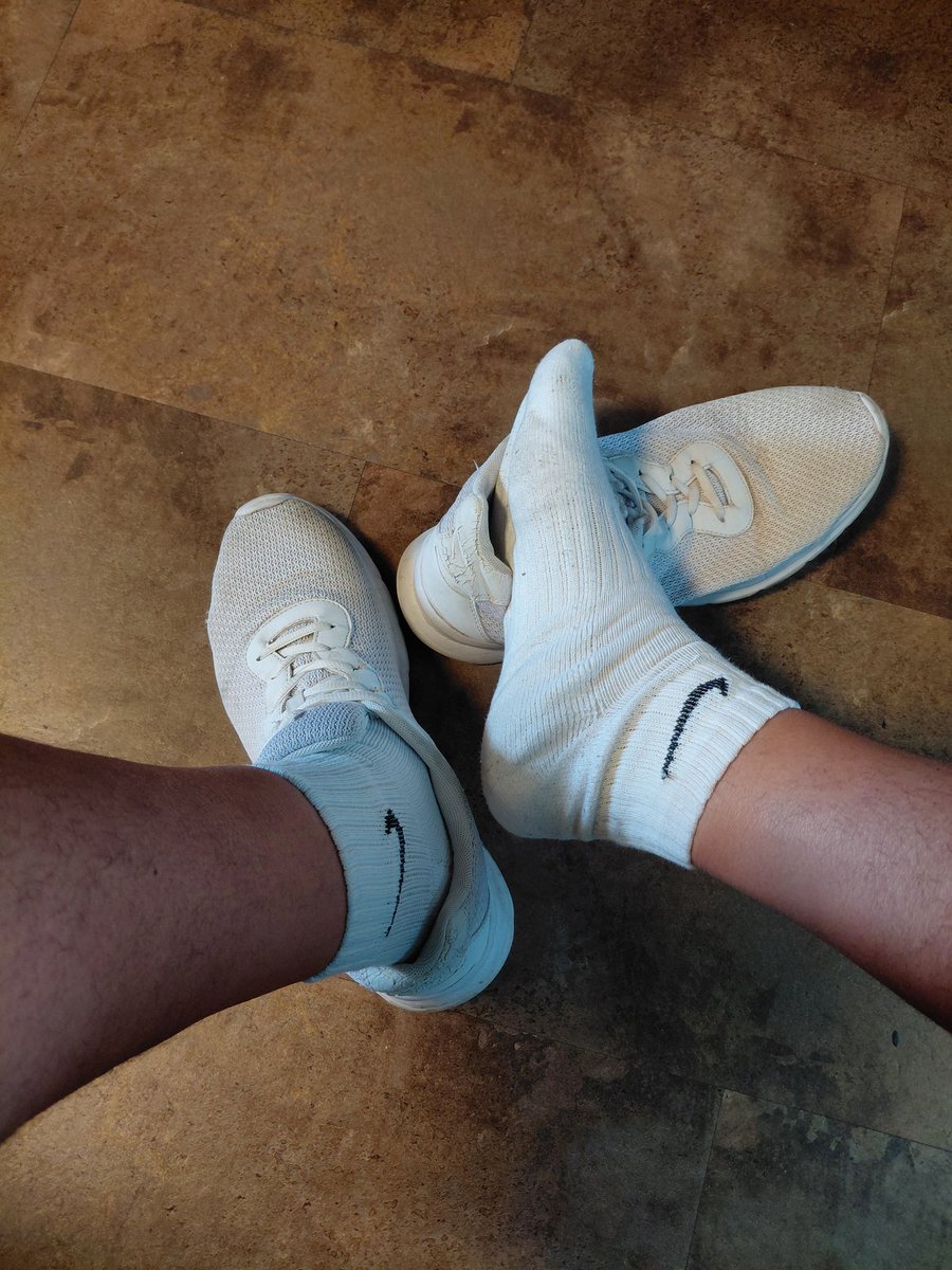AlphaFeetBoss07's tweet photo. Wer traut sich dran? Frisch nach dem Pumpen. Derbe verschwitzt 
#cashmaster #findom #musclemaster #domination #masterandslave #malefeet #germanboss #deutscherboss https://t.co/vWnc3PRtf8