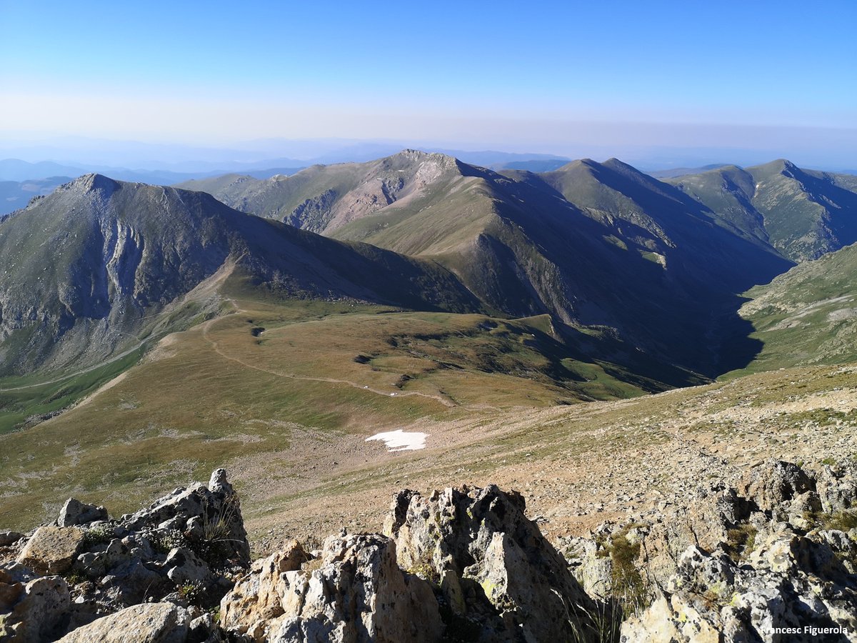 meteocat's tweet photo. #MeteoMuntanya
La calor, tot i recular algun grau el cap de setmana, no deixarà de ser intensa.
Dissabte, encara algun ruixat de tarda al Pirineu. Diumenge sembla que no se'n produiran.
Més detalls, a l'avanç pel cap de setmana:
👉https://t.co/pSljd6Ap7S
@FEEC_cat
@bomberscat https://t.co/0UqoqwdO5G
