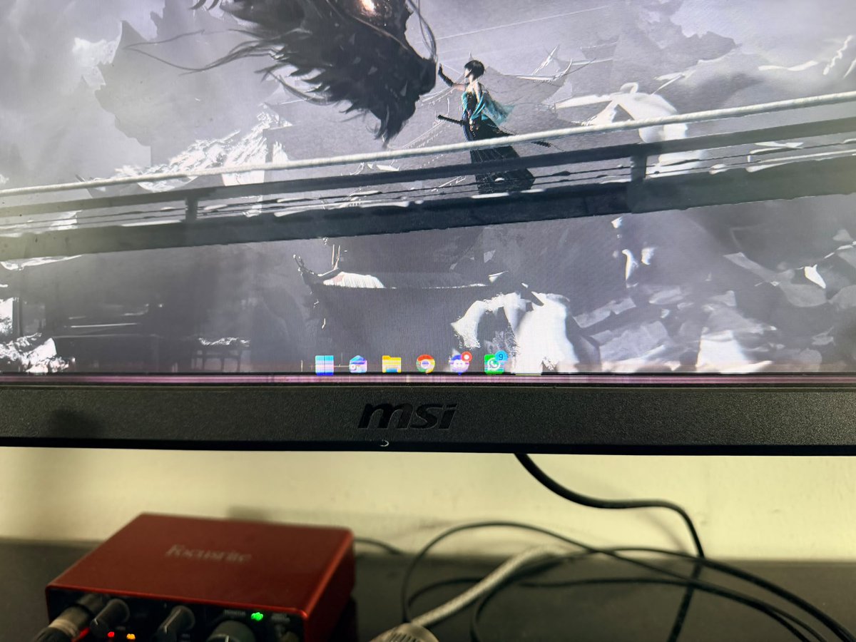 meneerit's tweet photo. Dear @msigaming I got these weird streaks in my monitor after a heatwave in the netherlands. I bought this monitor around 2 years ago in a black friday sale and i really love it. could this be some driver issue? https://t.co/sLMfwHuMDt