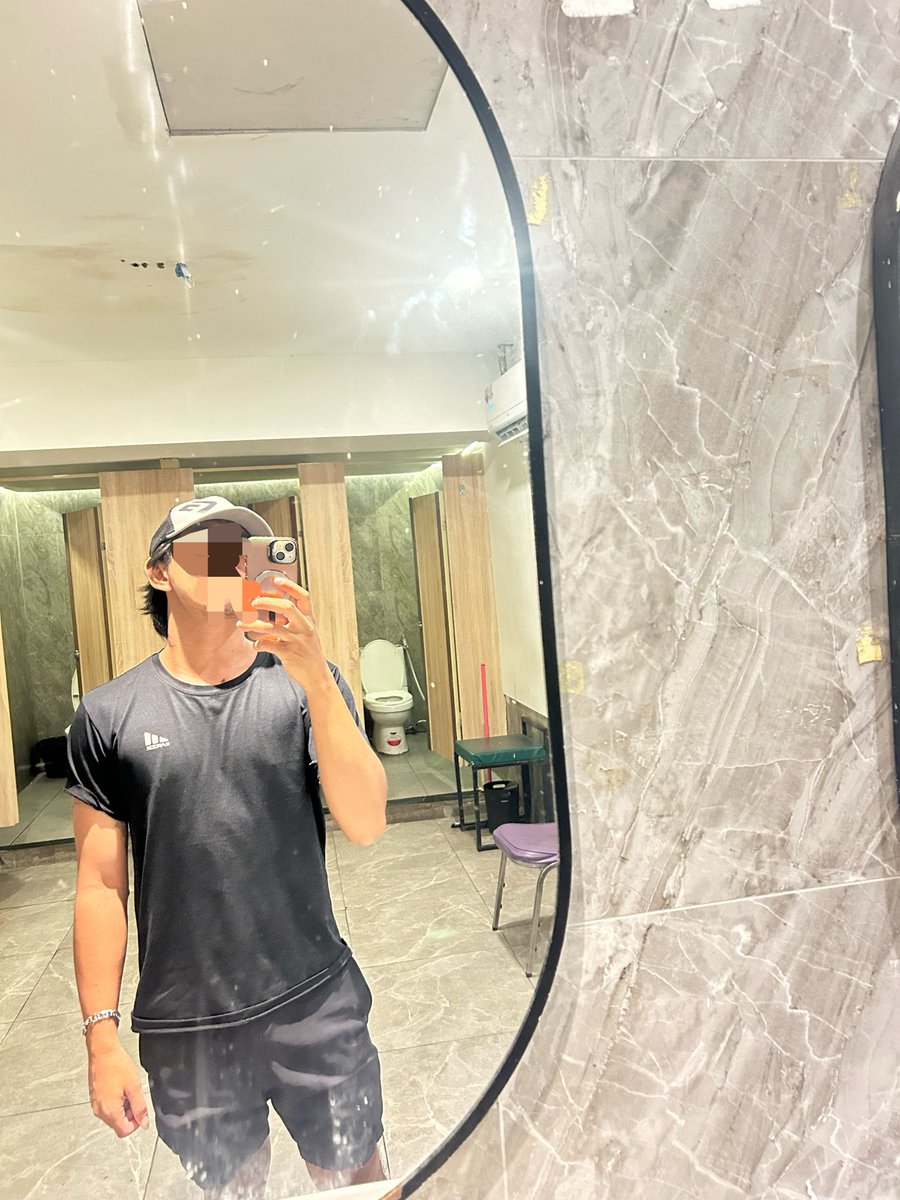 gudeejoy1996's tweet photo. เสื้อดำขอเด้าหน่อย 🤭 https://t.co/F9cvwQyea0