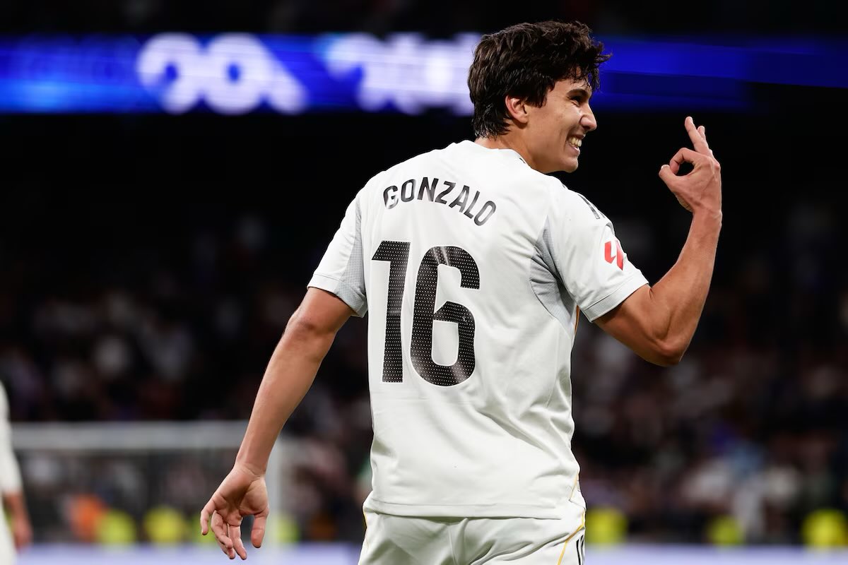 EditionMerengue's tweet photo. Alvaro Arbeloa veut signer trois joueurs du Real Madrid à Fulham :

• Franco Mastantuono en prêt

• Fran et Gonzalo Garcia en transfert 

[@NizaarKinsella] https://t.co/d5Xiq10dmh