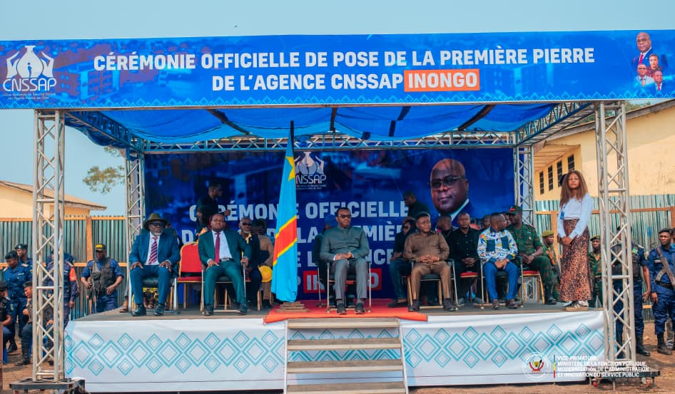 FP_RDC's tweet photo. #ItinéranceAdministrative 🇨🇩 | Bientôt une Agence Provinciale de la CNSSAP à Inongo/Maï-Ndombe.

À Inongo, le VPM Jean-Pierre @LihauEbua a procédé au lancement officiel des travaux de construction de la future Agence provinciale de la #CNSSAP. Dans quelques mois, cette infrastructure sortira de terre pour rapprocher durablement les services de Sécurité sociale des Fonctionnaires et Agents de l’État du Maï-Ndombe.

Au-delà d’un simple bâtiment, c’est un engagement de l’État qui prend forme : offrir aux Agents publics un accès de proximité à leurs droits et prestations sociales, sans devoir parcourir de longues distances. 

Le cap est maintenu et le déploiement des agences provinciales de la #CNSSAP se poursuit résolument à travers le pays. 

#FonctionPubliqueRDC #CNSSAP #ProtectionSociale #MaïNdombe #Réformes #AdministrationPublique