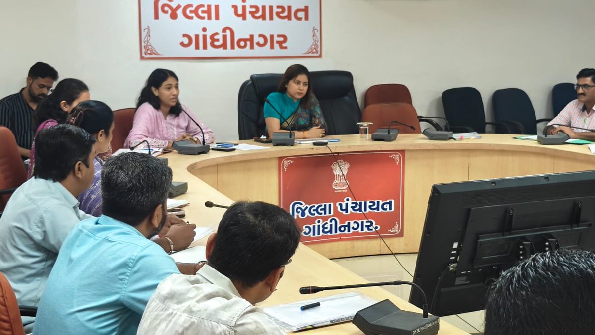 DrdaGNRDirect's tweet photo. તા.૮/૦૭/૨૦૨૬ના રોજ માન.જિલ્લા વિકાસ અધિકારીશ્રીના અધ્યક્ષ સ્થાને વુમન લીડ ફાર્મર પ્રોડ્યુસર ઓર્ગેનાઈઝેશનબનાવવા અંગે જિલ્લા પંચાયત,ગાંધીનગર ખાતે બેઠકનું આયોજન કરવામાં આવેલ.જેમાં માન.નિયામકશ્રી  તથા જીલ્લાના વિવિધ વિભાગના વડા ઉપસ્થિત રહેલ. @DDO_Gandhinagar @CollectorGnr @Nilu8522 https://t.co/Dv0ixyrnDj