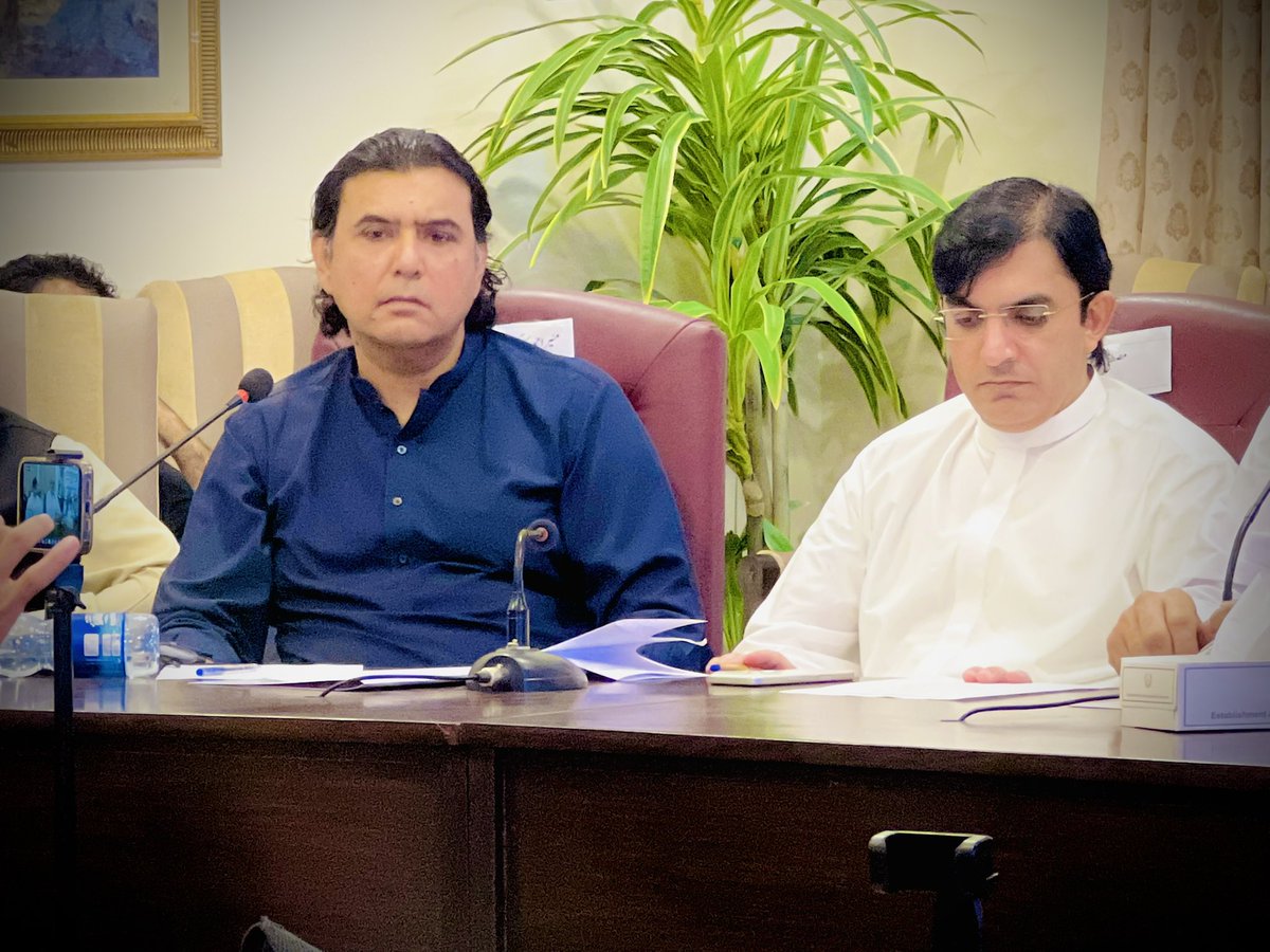 GhafarDawar's tweet photo. بلوچستان بچاؤ آل سیاسی پارٹی کانفرنس میں @mustafa_nawazk  نے کہا کہ بلوچستان کو 17 سیٹین دی گئی
سیاسی پارٹیوں کی بھی غلطیاں ہیں۔ہر پارٹی سمجھتی ہے کہ اس میں کتنی سیٹ ملینگے بہتر کسی ایک بڑے شہر کراچی لاہور پشاور پر توجہ دی جائے سیٹیں زیادہ ملیگی
@BushraGohar @HamidMirPAK @a_siab https://t.co/sBt0eKvz5Y