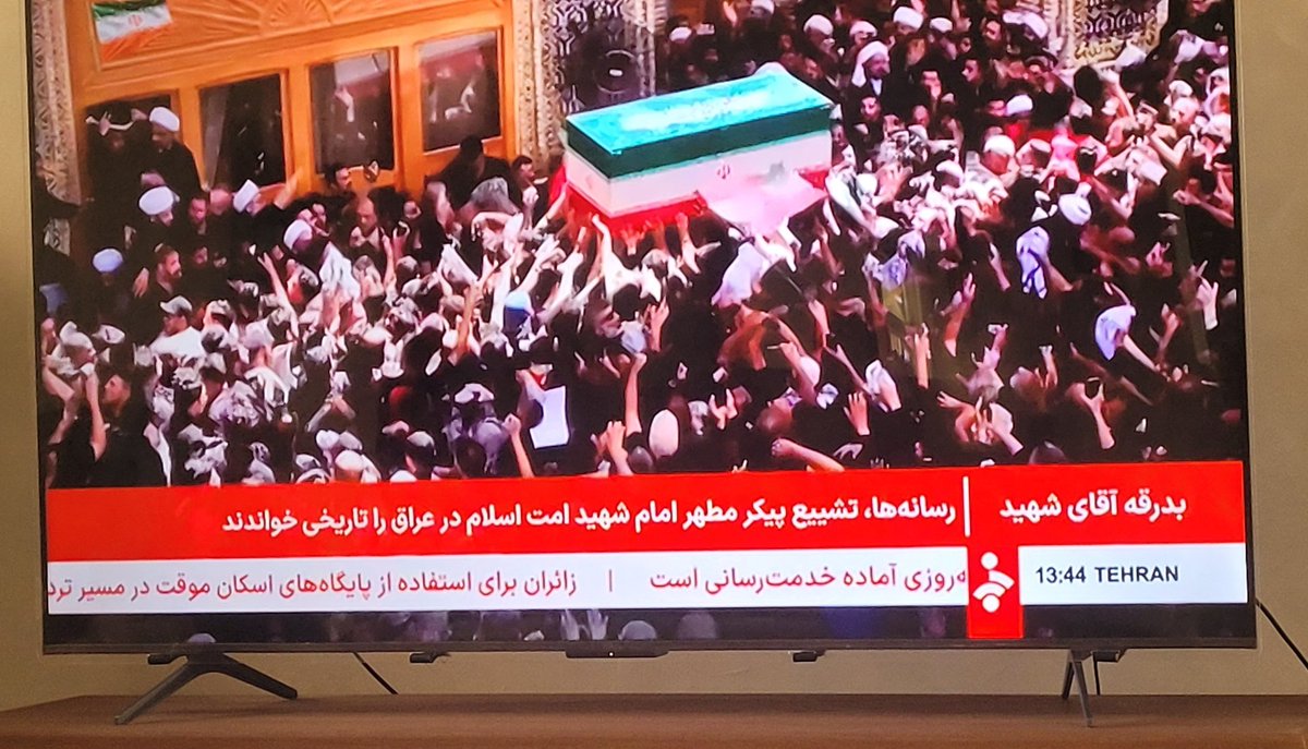 bunegir's tweet photo. چون ایشان انتصاب به امیرالمؤمنین داشتند، مردم از طابوتش مثل ضریح تبرک جستند https://t.co/73To7nA1Bm