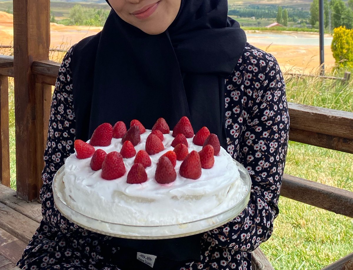ravzagibi's tweet photo. Ben böyle pasta yapmayı nerden öğrenmişim diyerek bacımın gününü kutladım💌 https://t.co/fl6AlPrwRo
