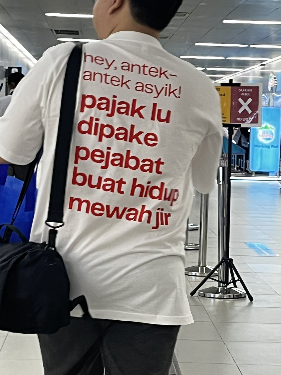 b tweet media