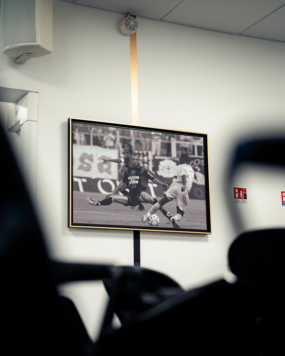 ogcnice's tweet photo. La Salle de Presse rebaptisée au nom d’Éric Roy 🤍