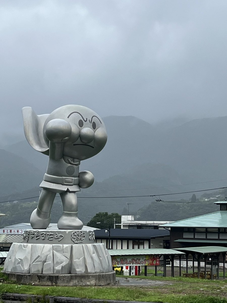 kenjynoufu's tweet photo. やなせたかし記念館アンパンマンミュージアムを観てから高知で一泊😁
ひろめ市場で鰹のタタキを食べて四万十の鰻をいただきました😄
満腹です😂 https://t.co/lCT7T5oUzR