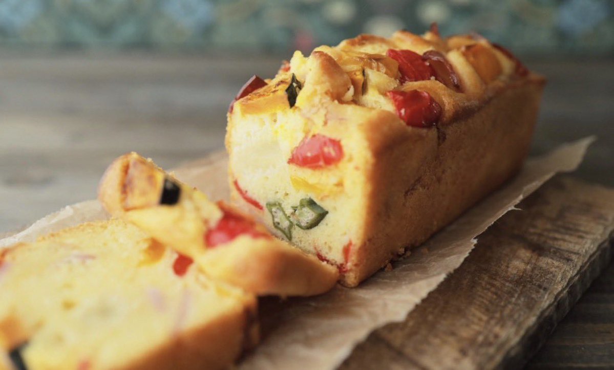 t_f_kitchen's tweet photo. 夏野菜のケークサレ。
切り分けて冷凍しておけば朝食やランチにも使えます。
レシピはコメントに入れておきますね。 https://t.co/rybd3uElFk