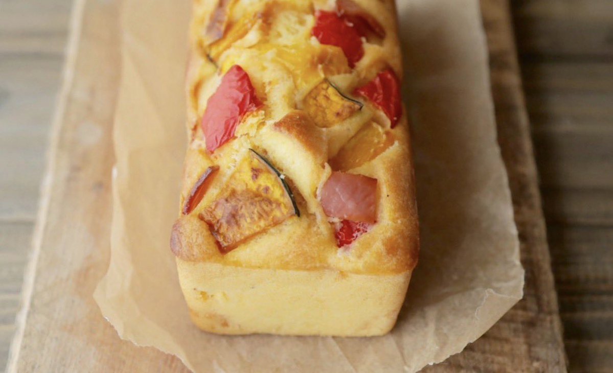 t_f_kitchen's tweet photo. 夏野菜のケークサレ。
切り分けて冷凍しておけば朝食やランチにも使えます。
レシピはコメントに入れておきますね。 https://t.co/rybd3uElFk
