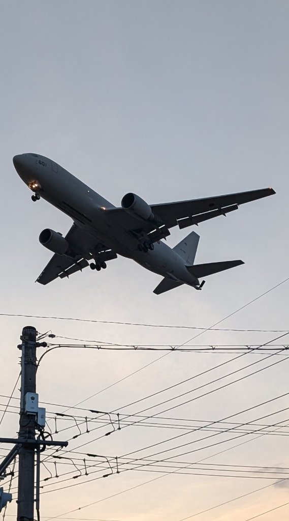 501ELK's tweet photo. 今夜の帰宅途中はKC-767の頭上通過が見れました。 https://t.co/OTh4Aqz7G7