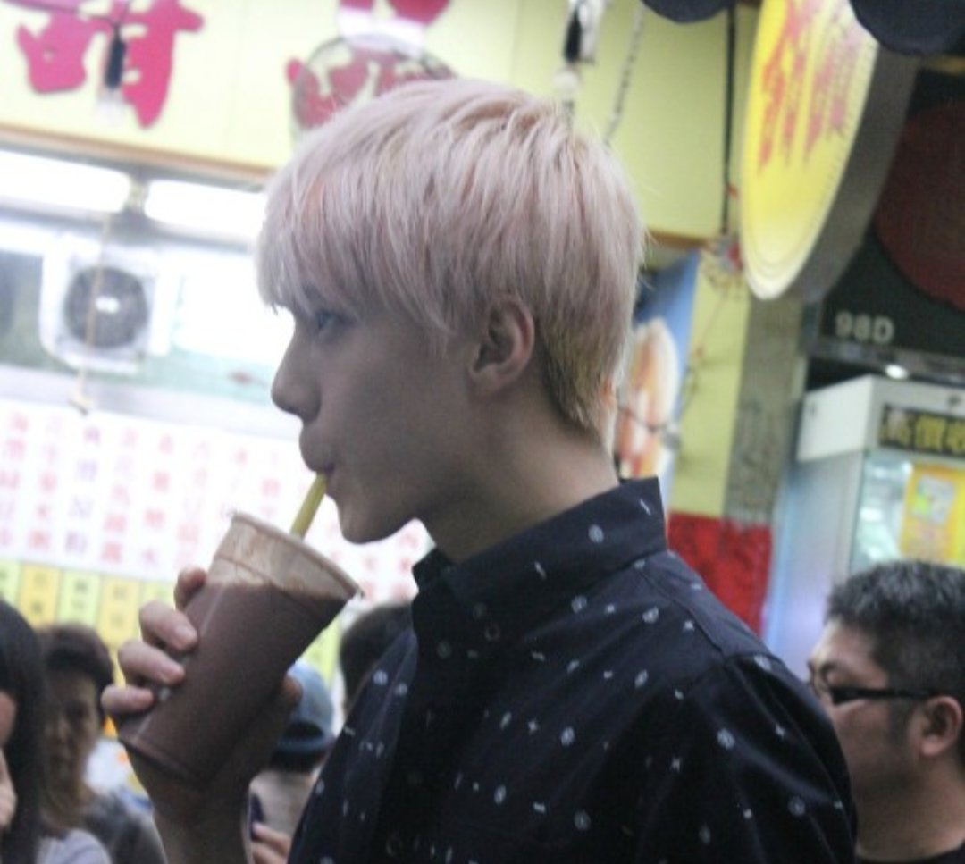 xopinkpink's tweet photo. 세훈아 넌 항상 초코를 좋아했잖아... https://t.co/uxXQh0oznR