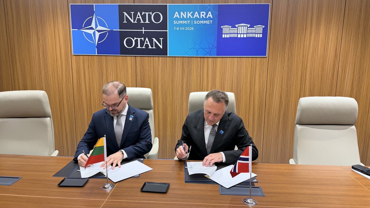 Lithuanian_MoD's tweet photo. 🇱🇹 Lithuania &amp; 🇳🇴 Norway signed a memorandum to cooperate on a new military vessel programme during the NATO Summit

The partnership will strengthen 🇱🇹’s naval capabilities, defence industry &amp; create opportunities for 🇱🇹 companies in shipbuilding and advanced defence technologies https://t.co/QXNA4TUjPY